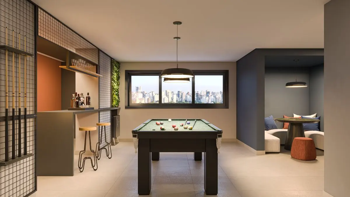 O sports bar com mesa de sinuca, mesa de jogos e o balcão.